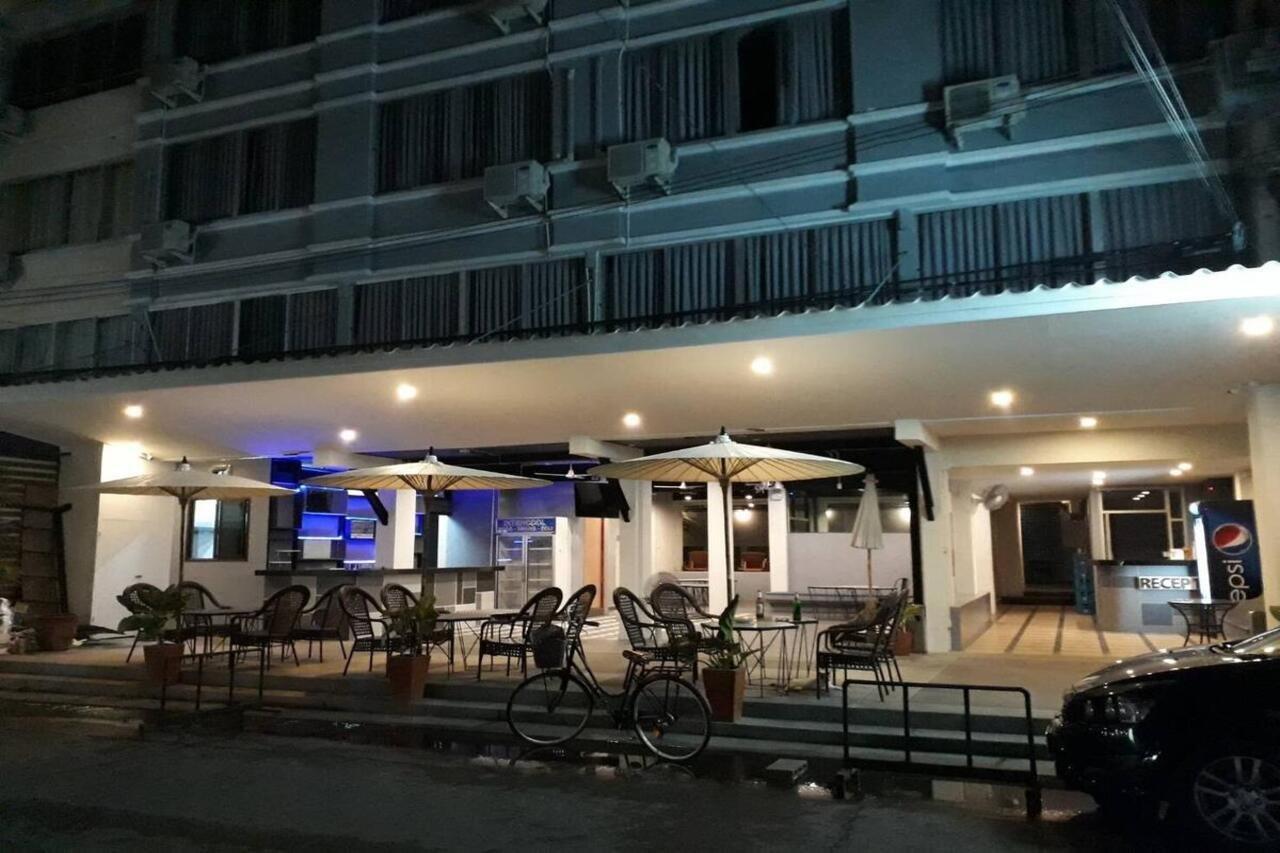 Happy Bou Jomtien Hotell Pattaya Exteriör bild